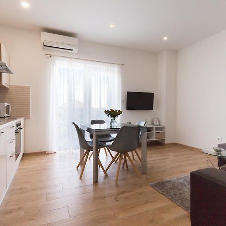 Apartments Lusani Сплит Экстерьер фото