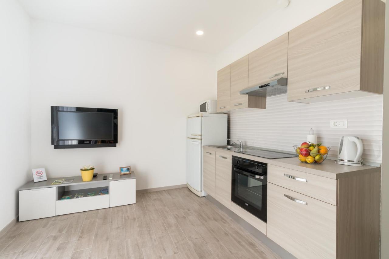 Apartments Lusani Сплит Экстерьер фото