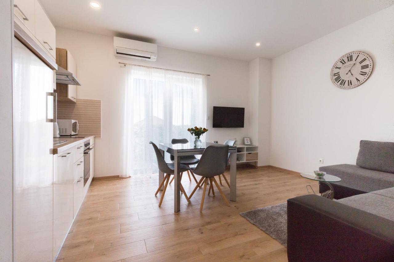 Apartments Lusani Сплит Экстерьер фото