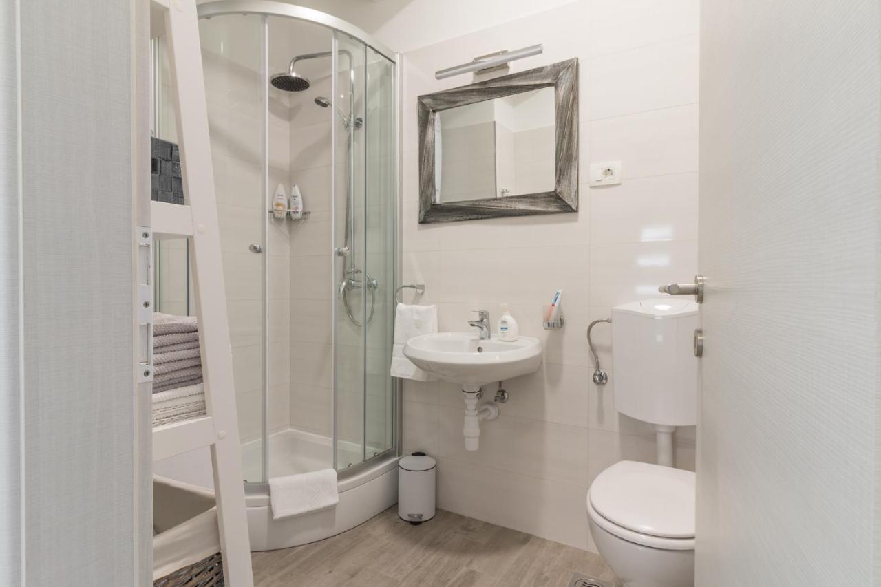 Apartments Lusani Сплит Экстерьер фото