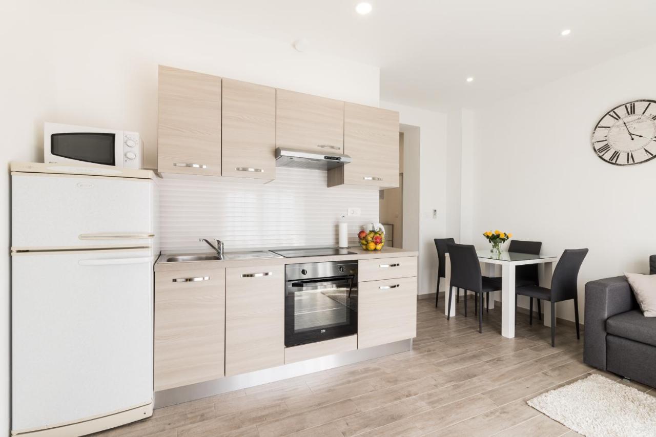 Apartments Lusani Сплит Экстерьер фото