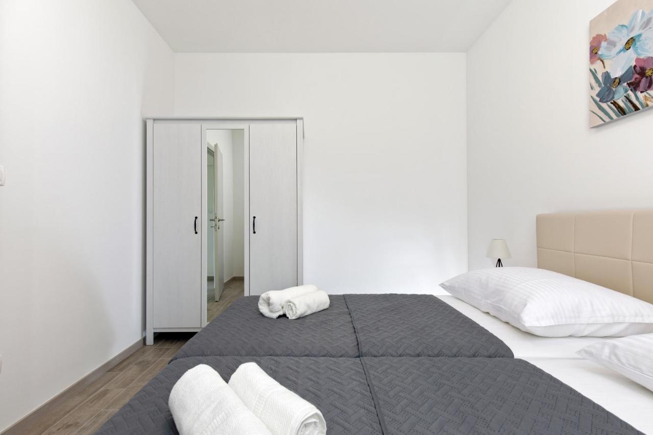 Apartments Lusani Сплит Экстерьер фото