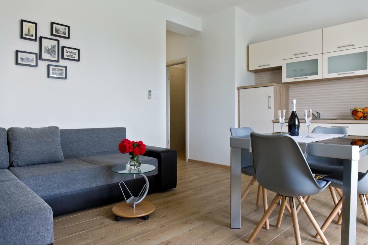 Apartments Lusani Сплит Экстерьер фото