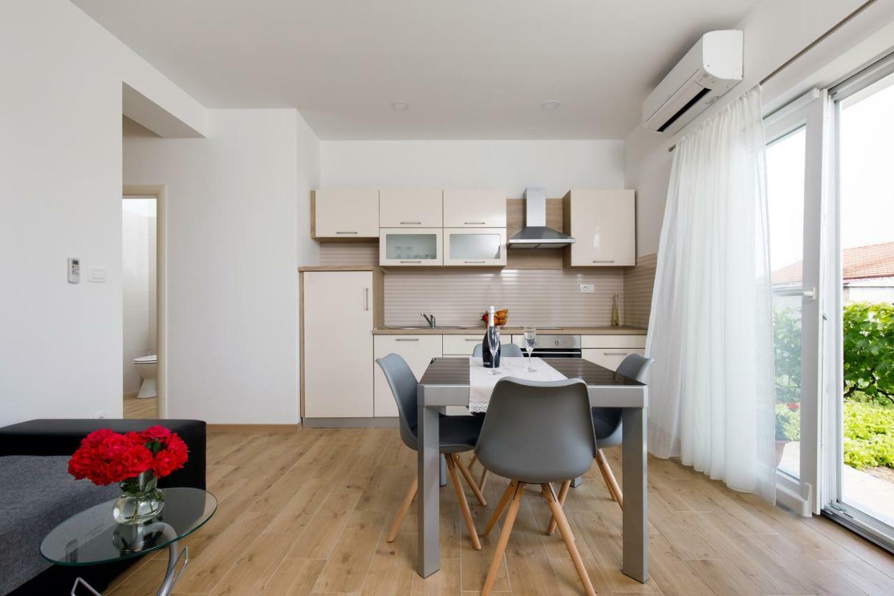 Apartments Lusani Сплит Экстерьер фото