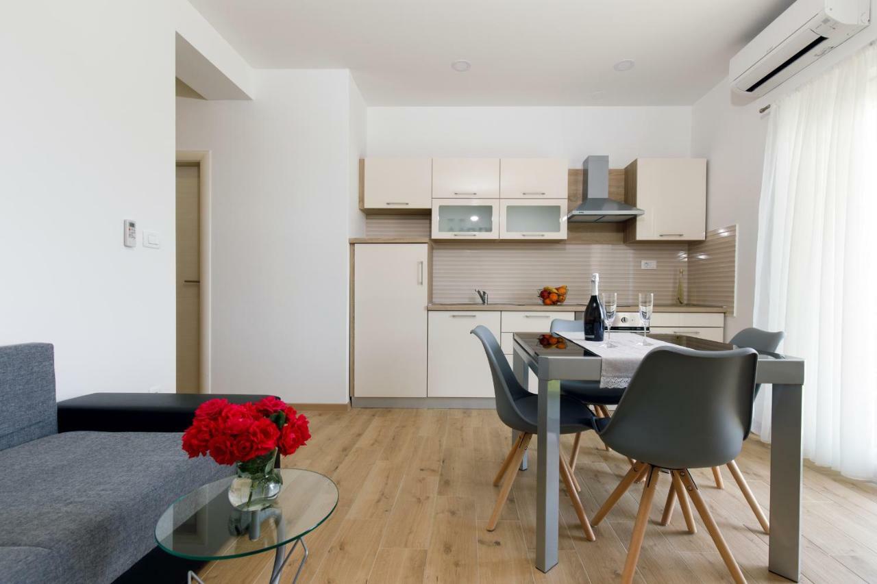 Apartments Lusani Сплит Экстерьер фото