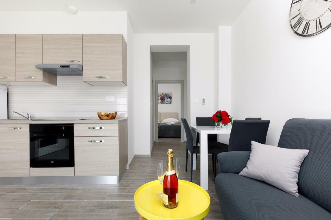 Apartments Lusani Сплит Экстерьер фото
